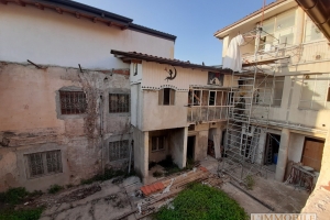 R137-8